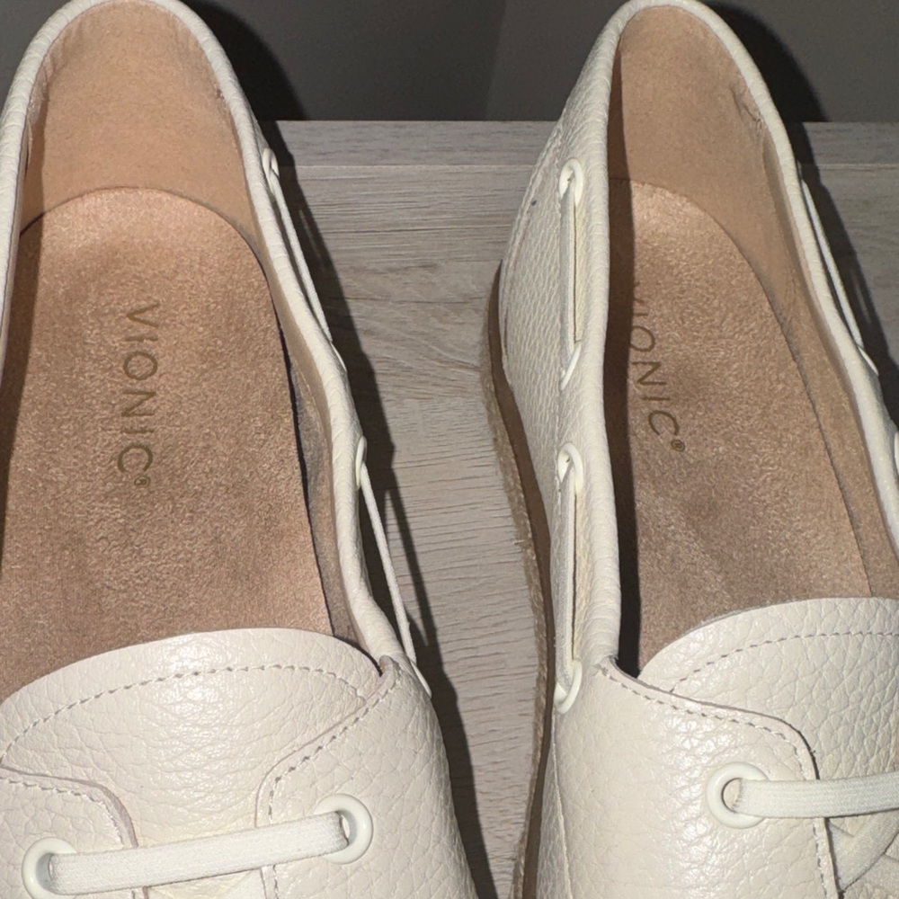 Vionic Cream Loafers - Picture 6 of 10